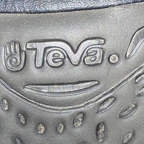 TEVA WO size 7 Black and Olive Green Sandals Hook and Loop closure clean - Picture 2 of 9